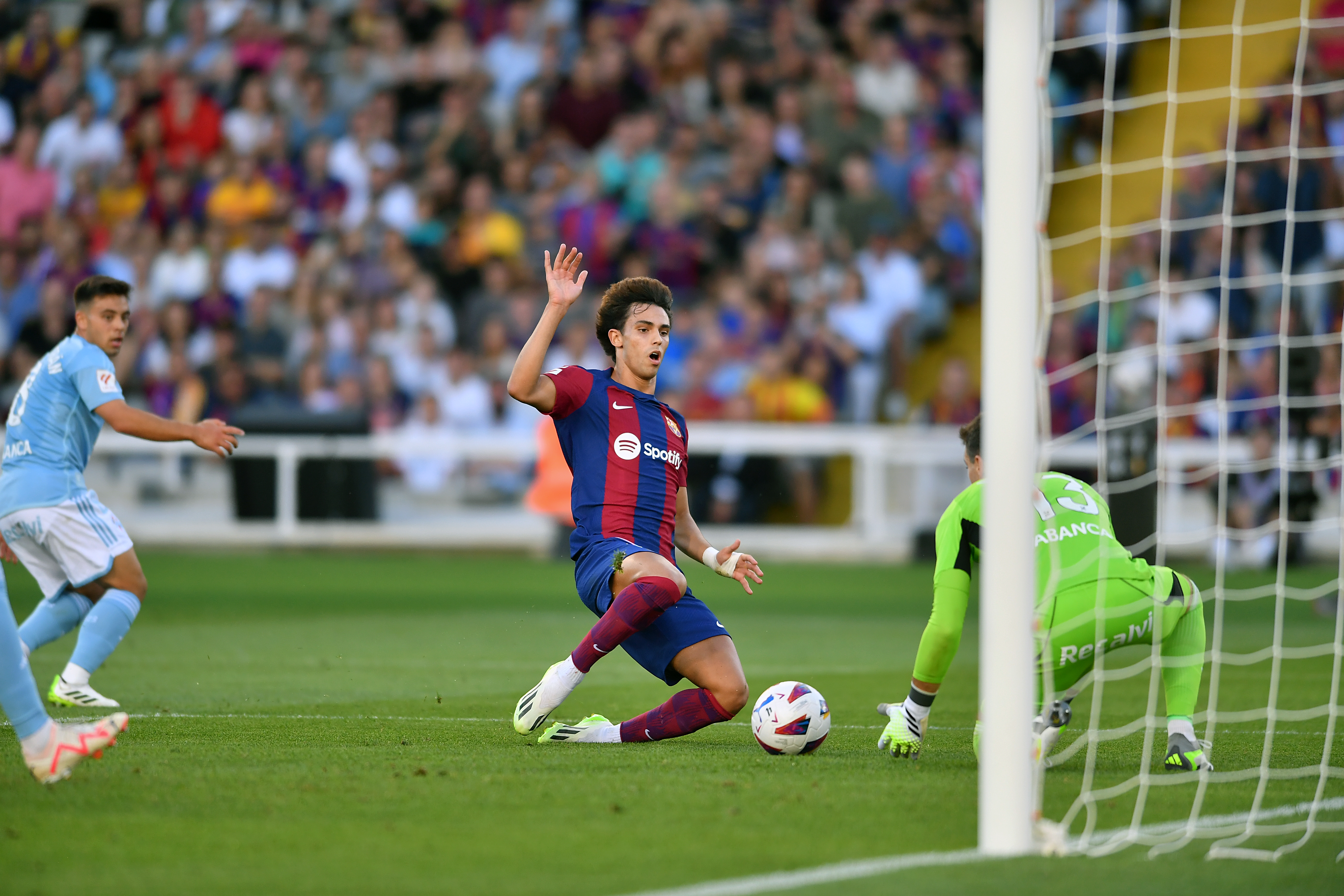 关于国际足球比赛的精彩瞬间，让人心驰神往的信息