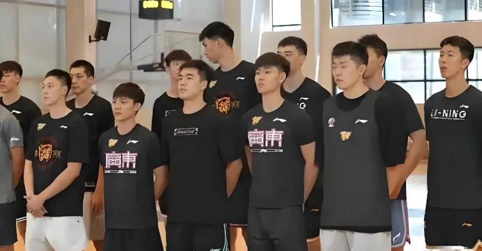 球队新阵容表现出色，期待冲击联赛榜首