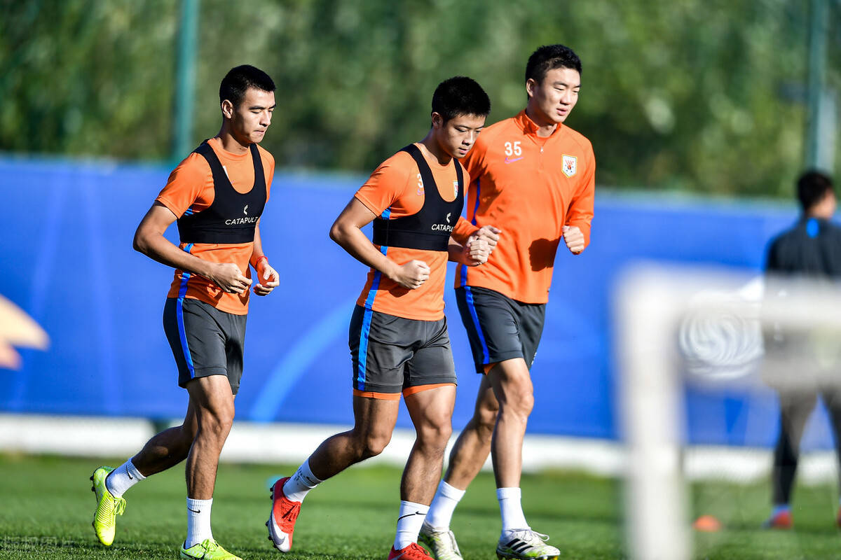 关键战役中队员表现出色，帮助球队成功晋级