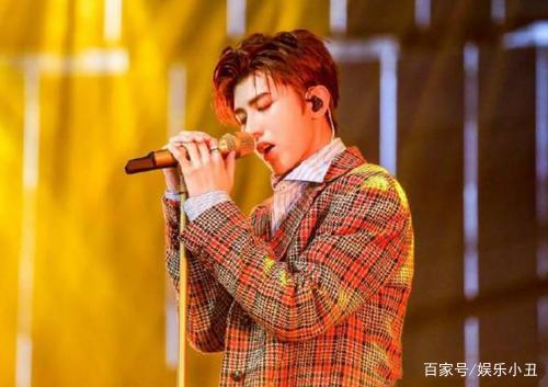 九游体育-包含球员个人表现荣登最佳，粉丝热议盛赞的词条