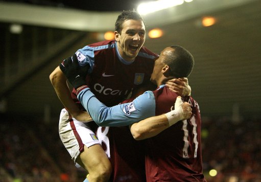 关于阿斯顿维拉-小胜桑德兰，稳坐中游位置的信息