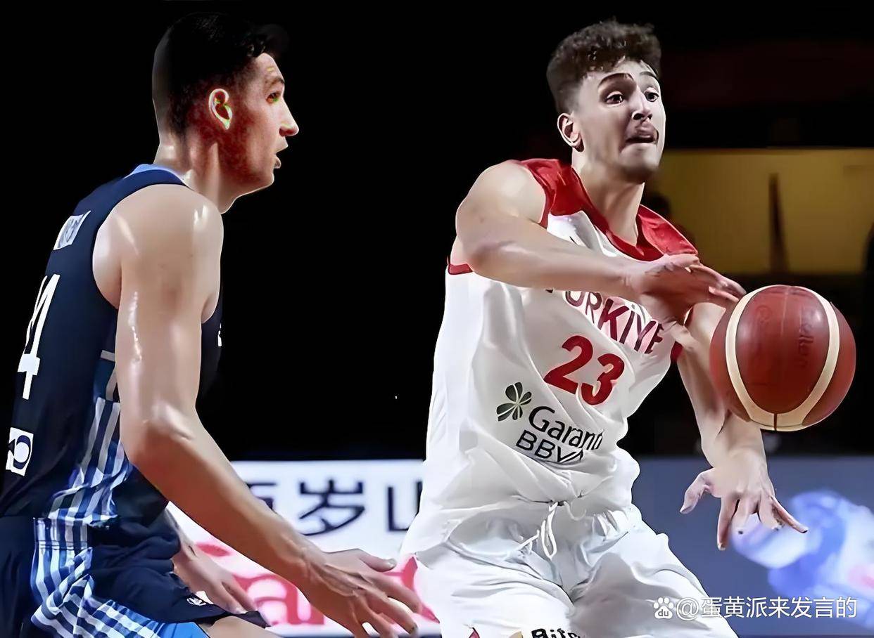 包含负伤复出，球队关键球员闪亮表现，全面领先对手的词条