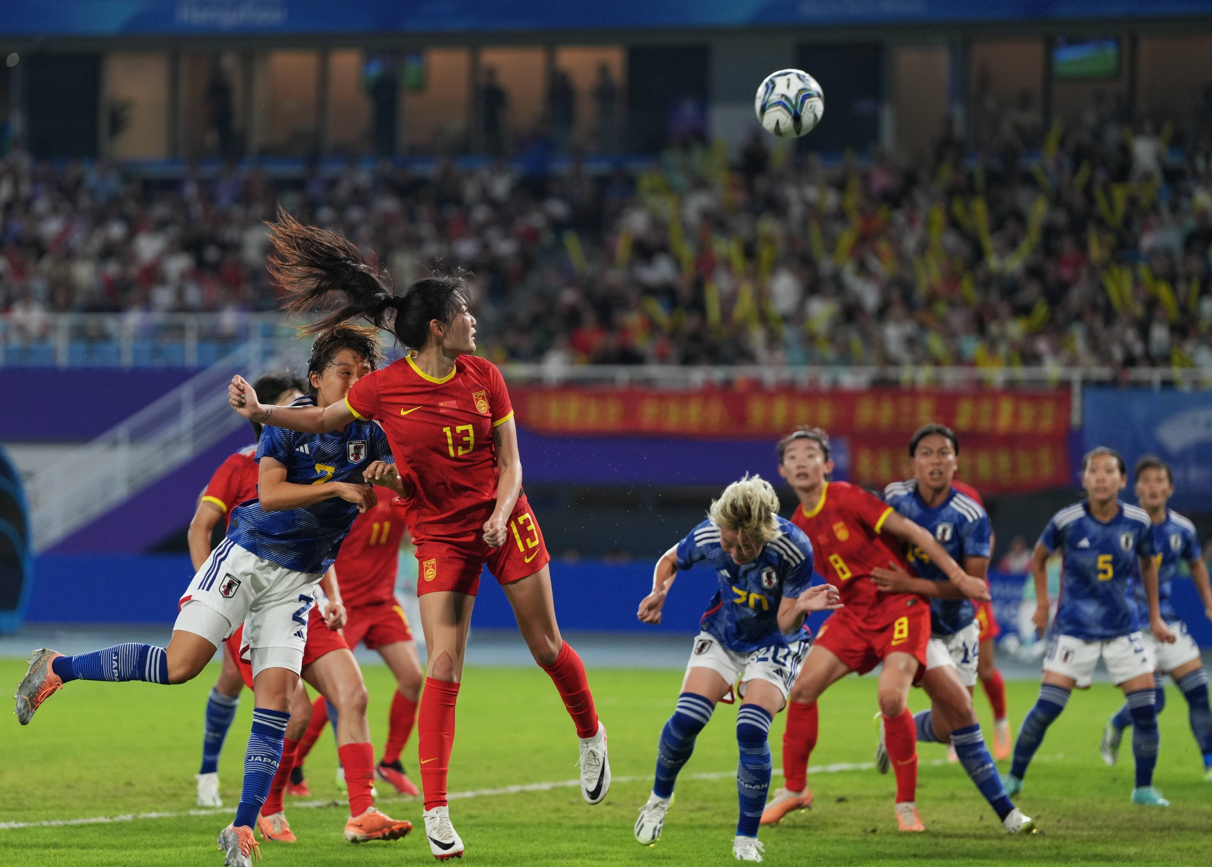 九游体育官网入口-挪威女足队员破门得分、防守稳固，夺得胜利