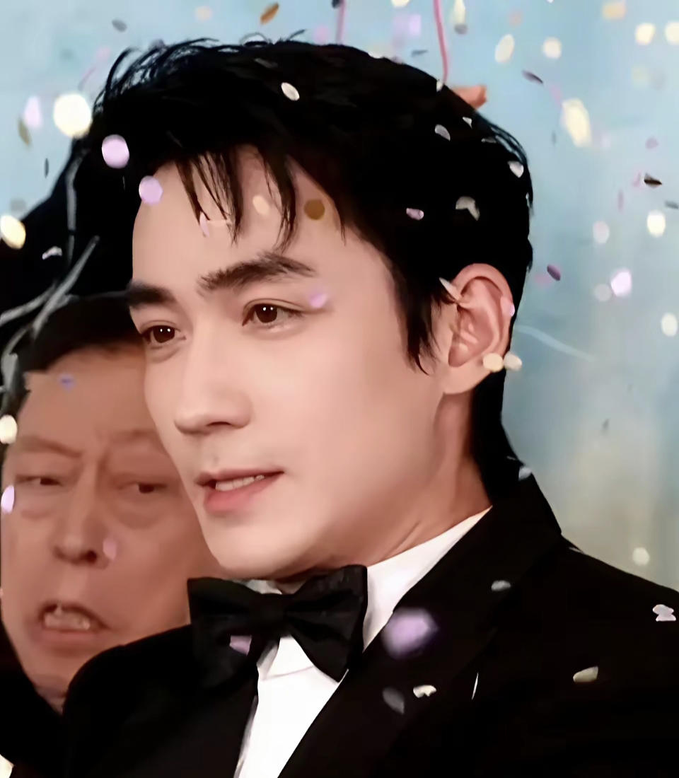 包含解说赛后连麦爆梗，全场笑出猪叫的词条