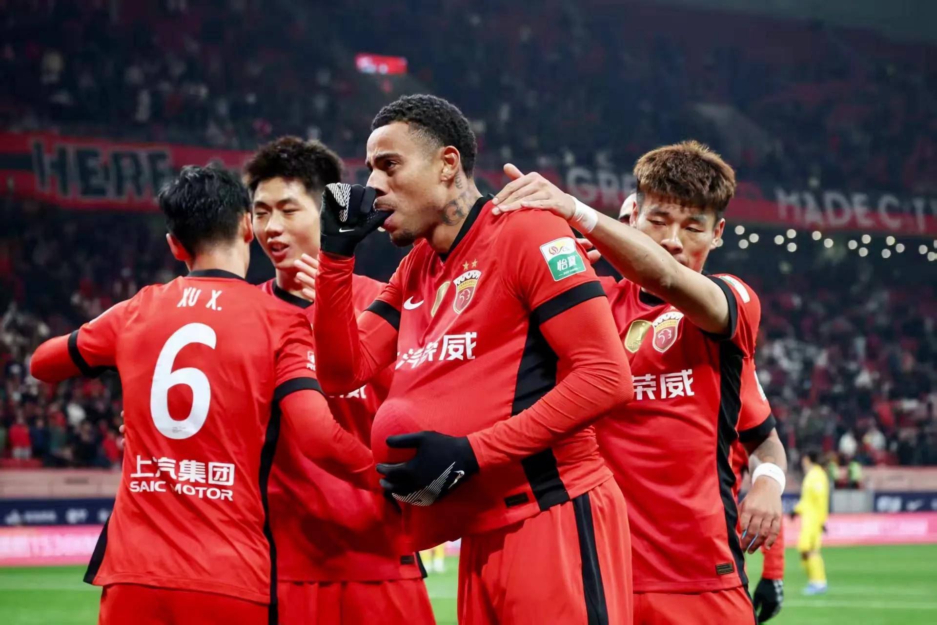 中超球队全队出征,士气高涨 中超球队全队出征,士气高涨