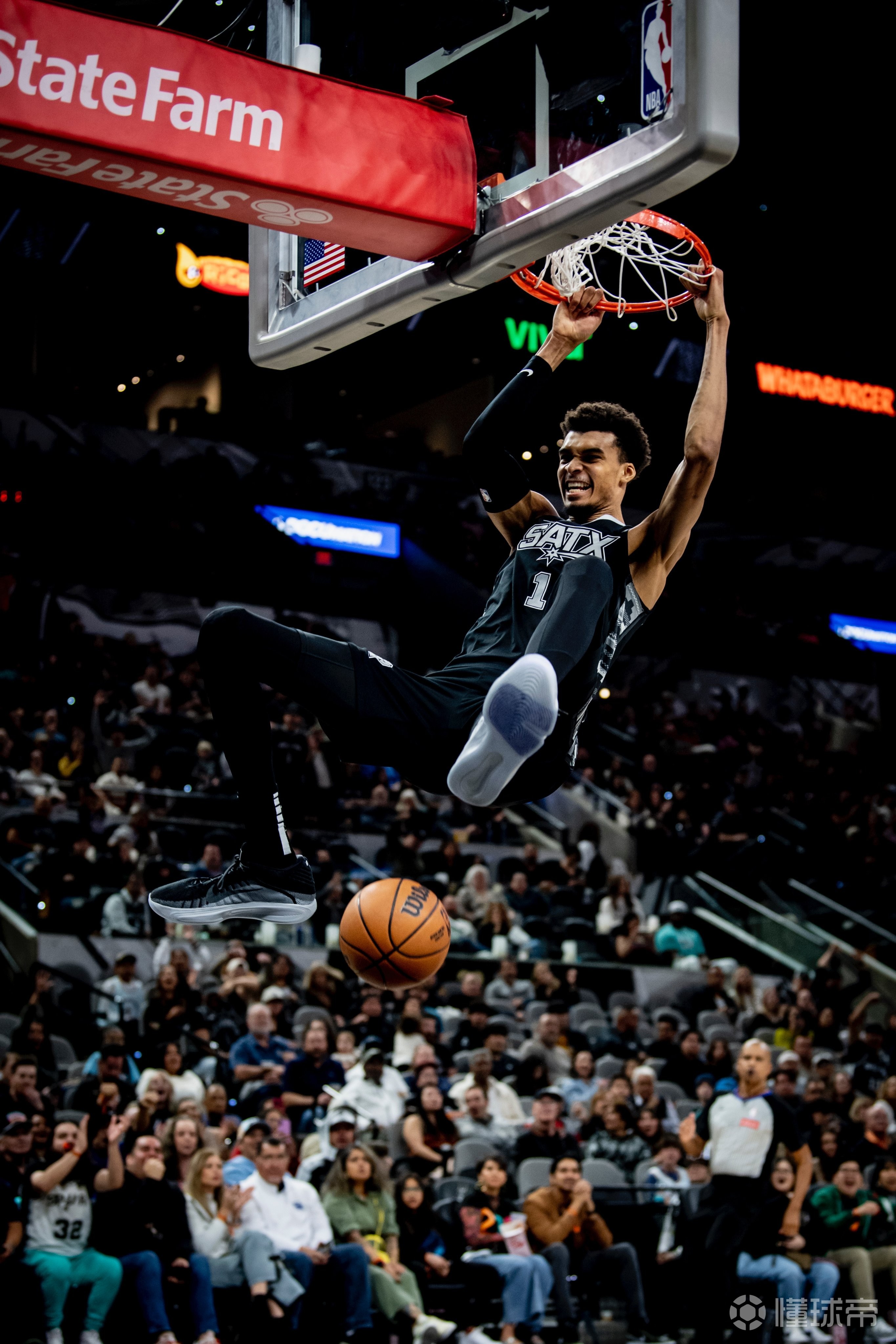 快船连败结束,主场击败马刺 快船连败结束,主场击败马刺