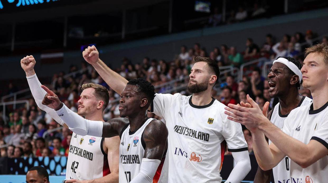 包含斯洛文尼亚晋级，挺进欧预赛半决赛的词条