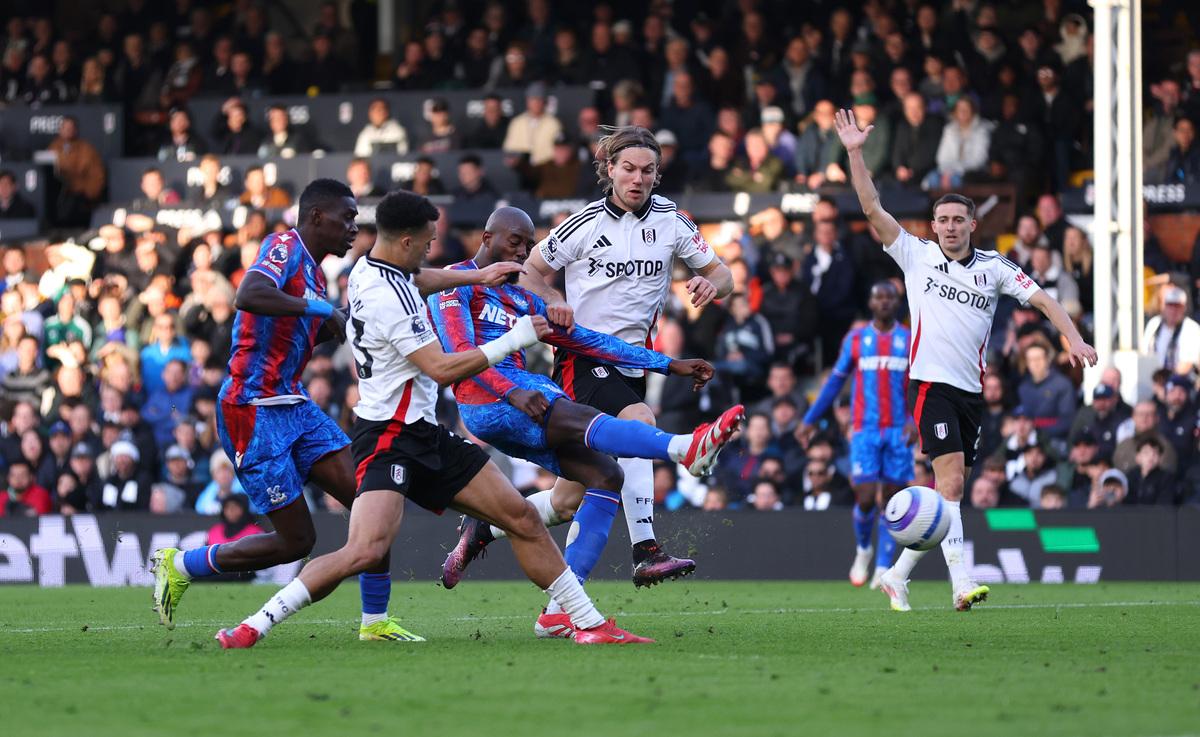 埃弗顿主场逼平狼队，表现稳健的简单介绍