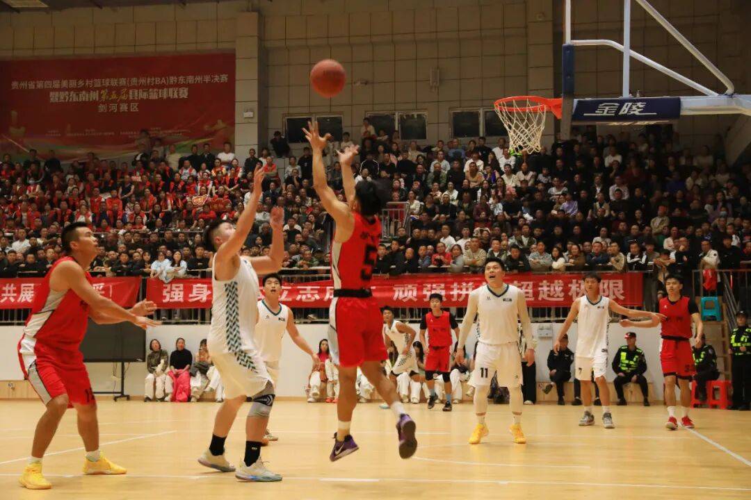 九游体育-篮球赛事中球员实力逐渐显现